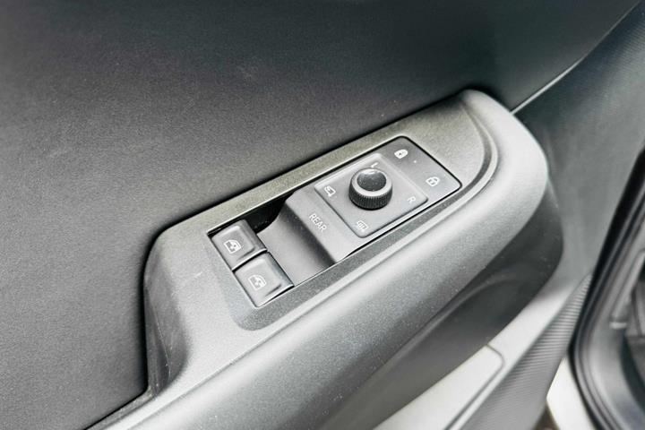 Grå Cupra Tavascan fra 2025