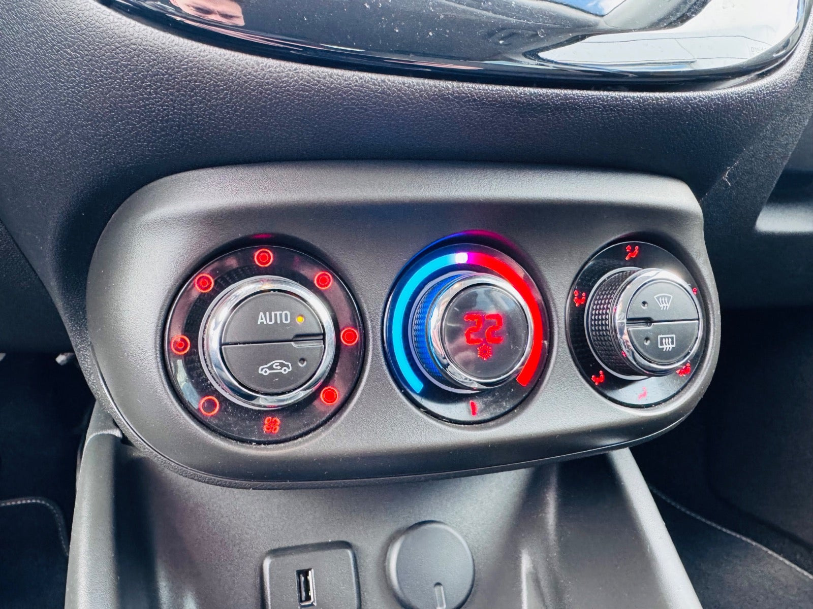 Blå Opel Corsa fra 2018