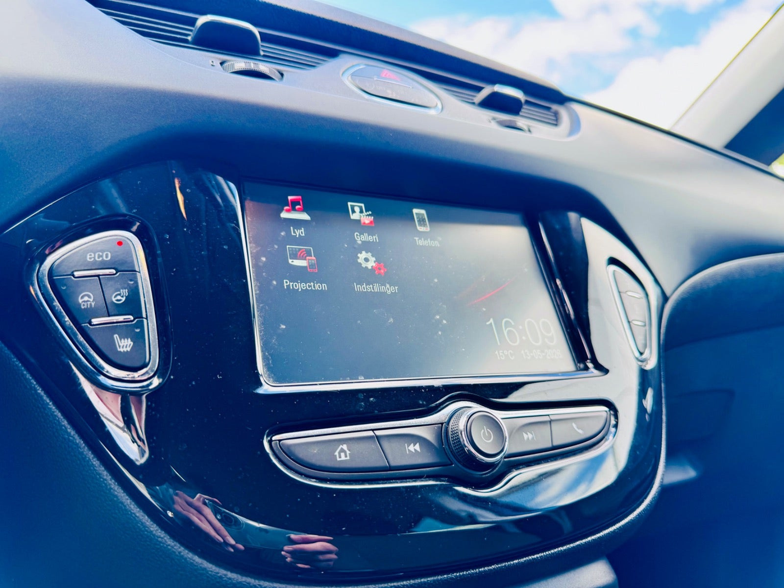 Blå Opel Corsa fra 2018