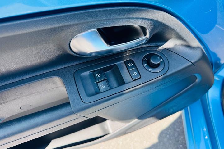 Blå VW UP! fra 2017