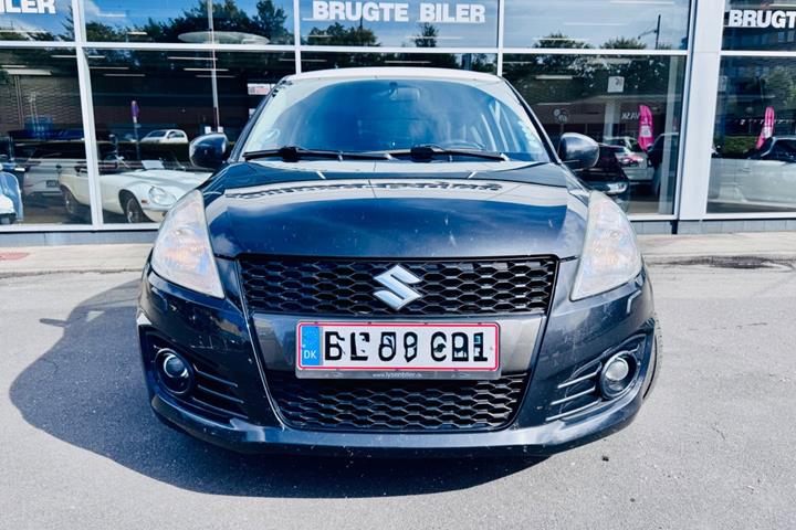 Sort Suzuki Swift fra 2012