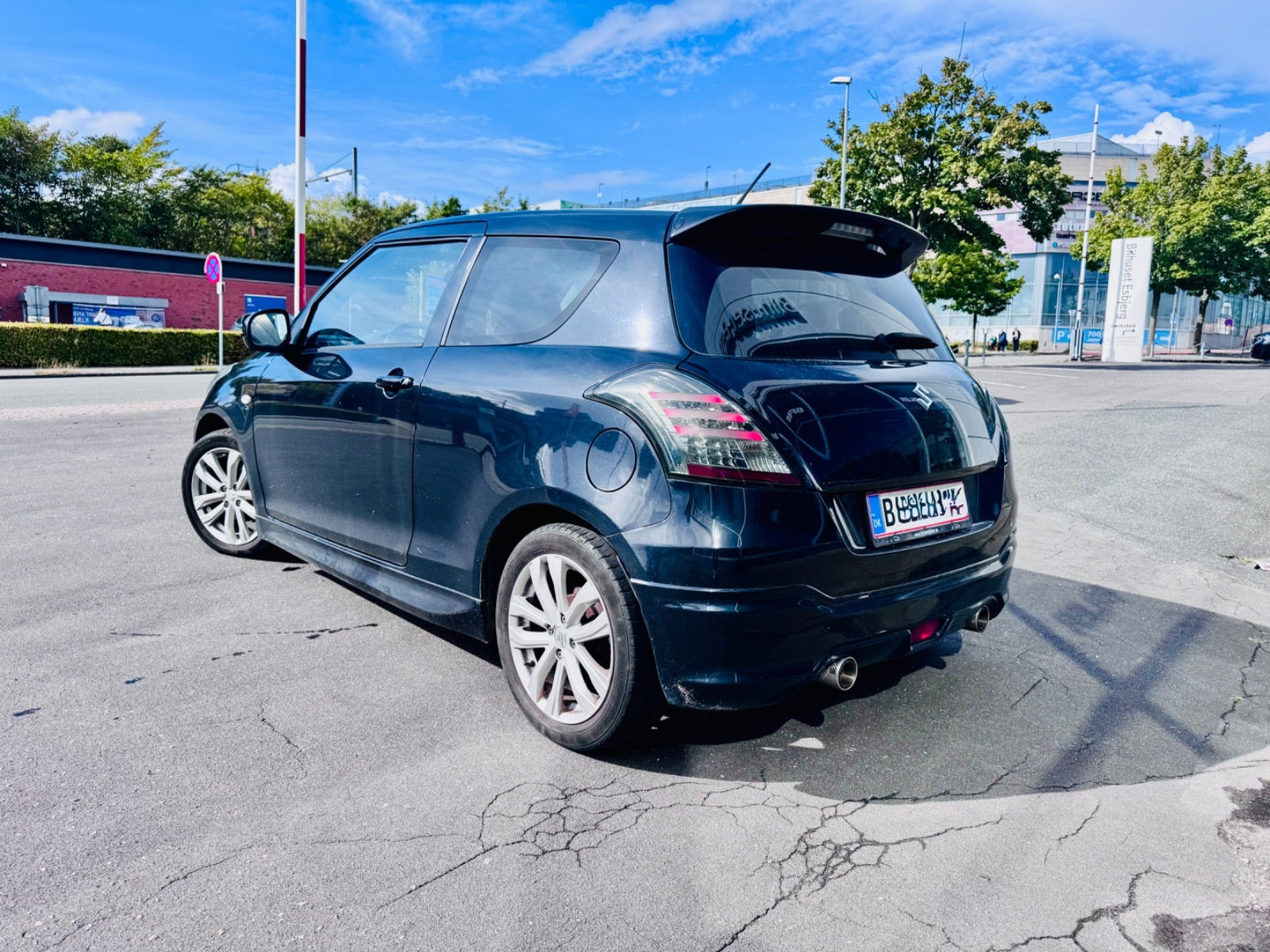 Sort Suzuki Swift fra 2012