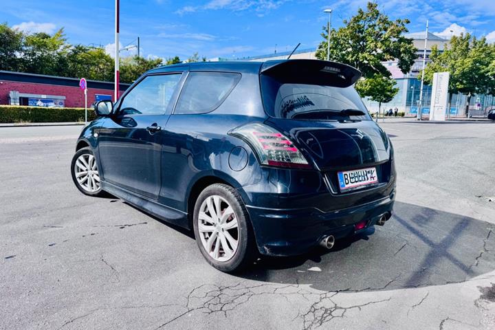 Sort Suzuki Swift fra 2012