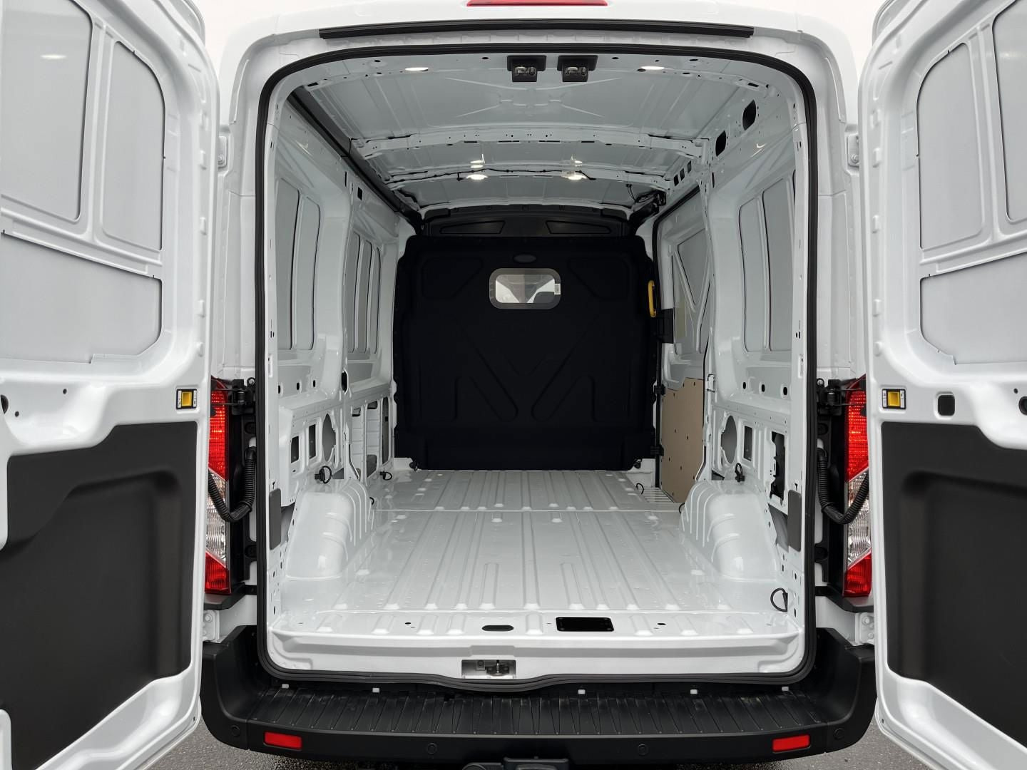 Hvid Ford Transit 350 L2 Van fra 2024