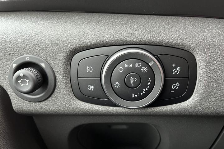 Hvid Ford Transit 350 L2 Van fra 2024