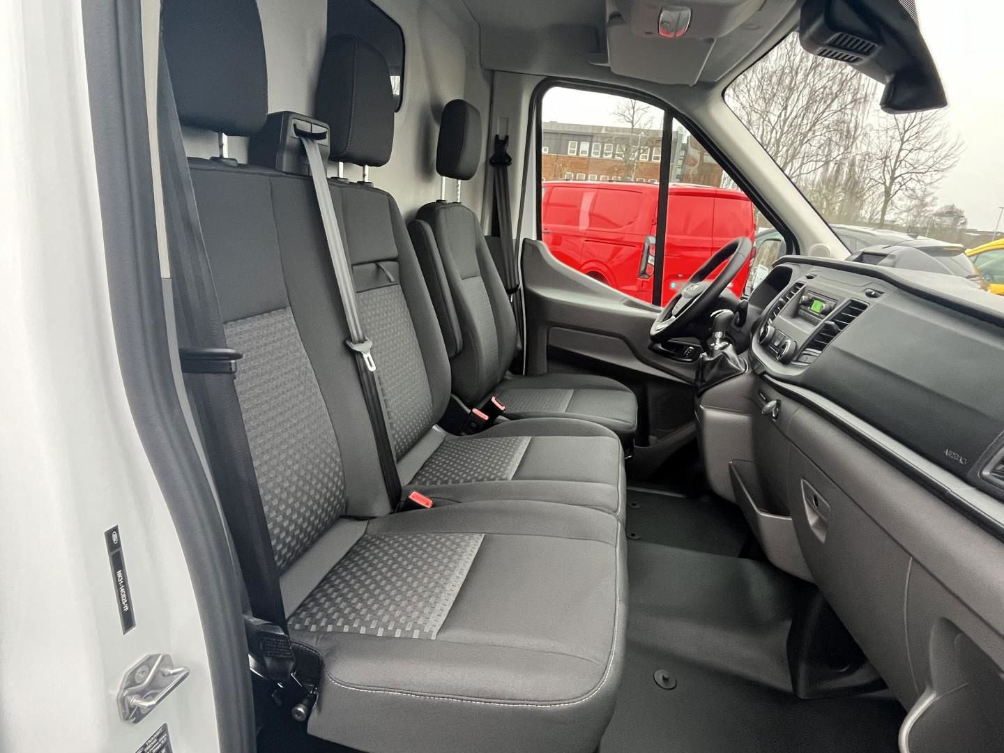 Hvid Ford Transit 350 L2 Van fra 2024