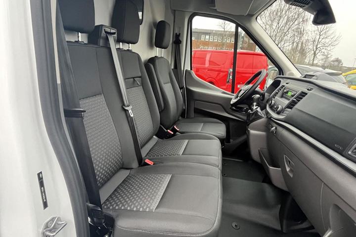 Hvid Ford Transit 350 L2 Van fra 2024