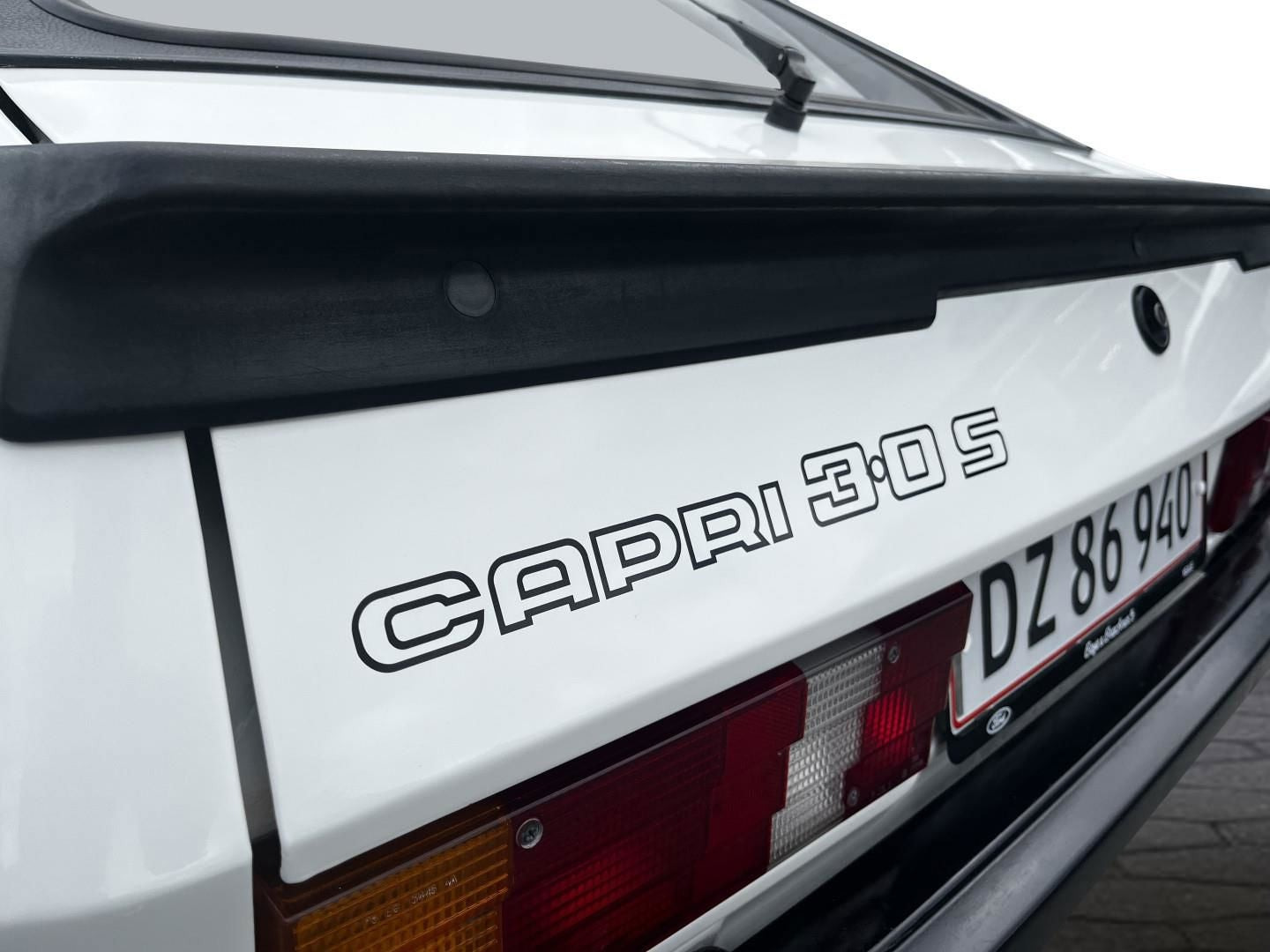 Hvid Ford Capri fra 1980