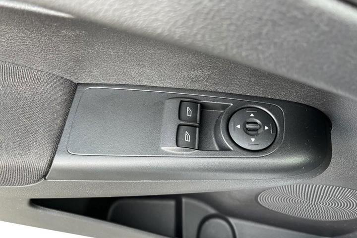 Hvid Ford Transit Courier fra 2022