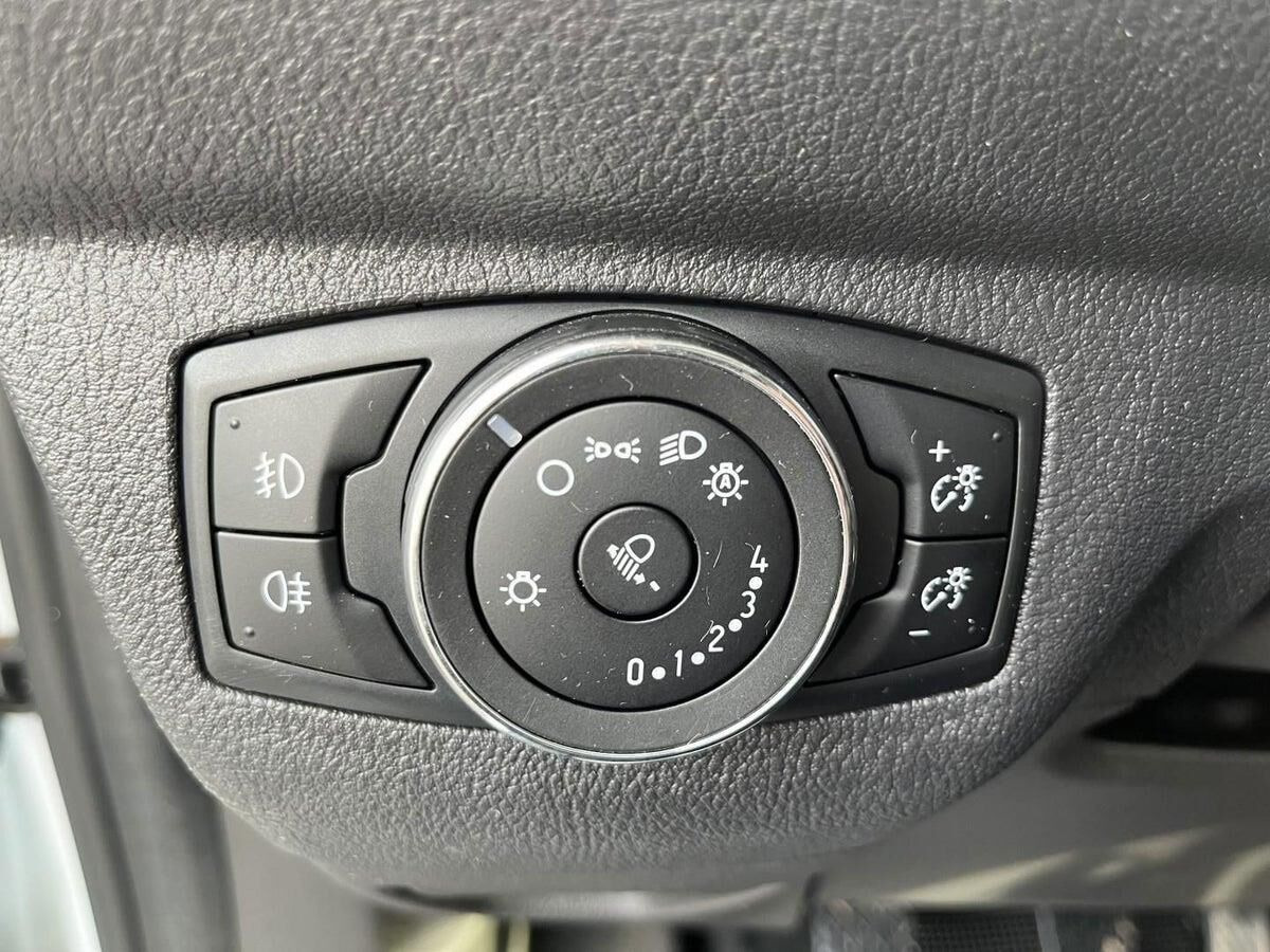 Hvid Ford Transit Courier fra 2022