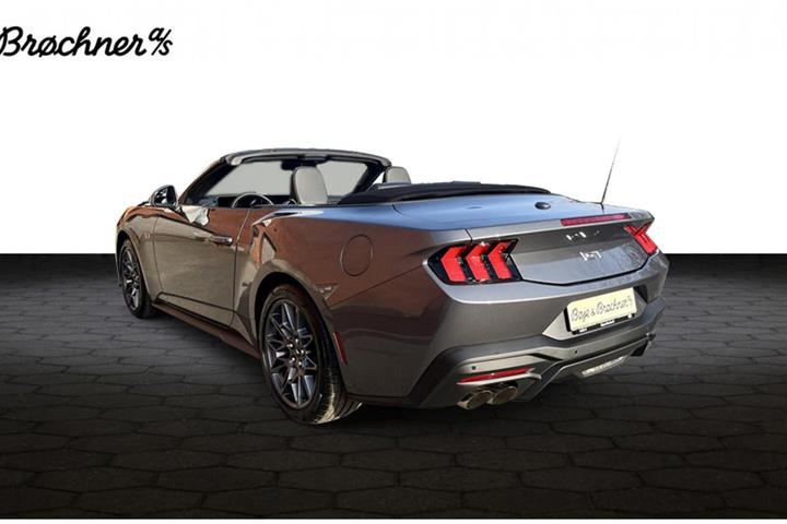 Grå Ford Mustang fra 2025