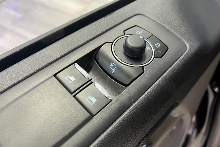 Sort Ford Transit Custom 320 L2 fra 2026