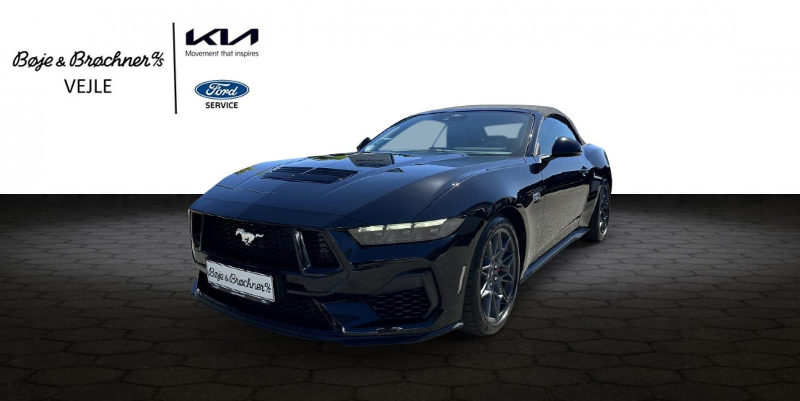 Sort Ford Mustang fra 2025
