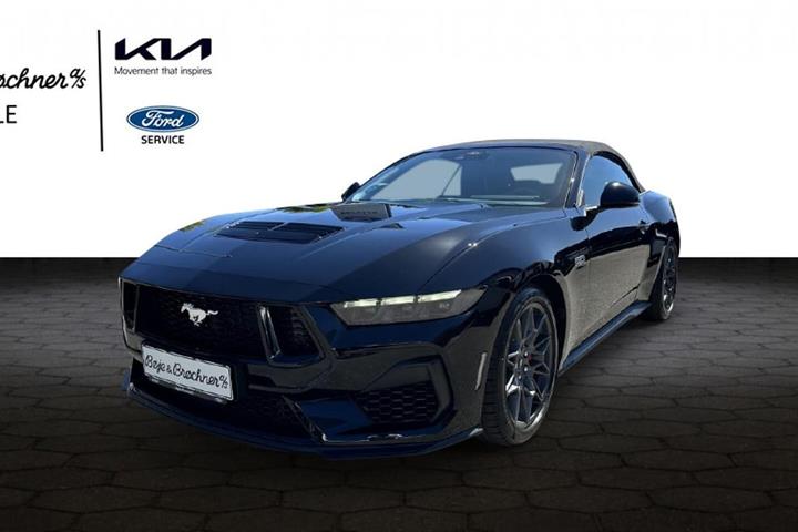 Sort Ford Mustang fra 2025