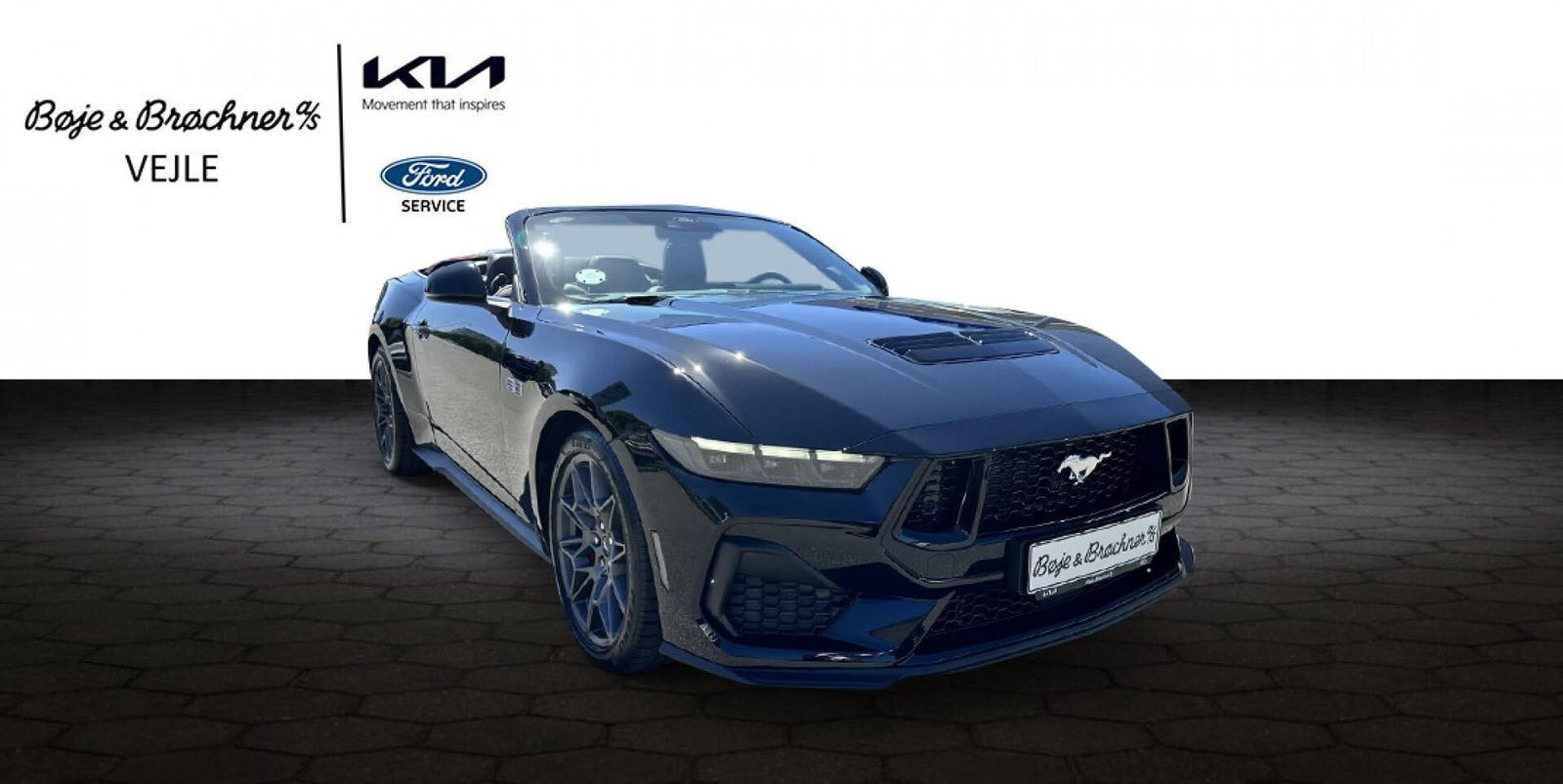 Sort Ford Mustang fra 2025