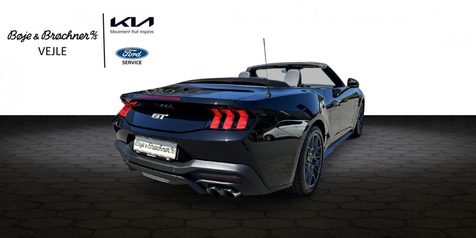 Sort Ford Mustang fra 2025