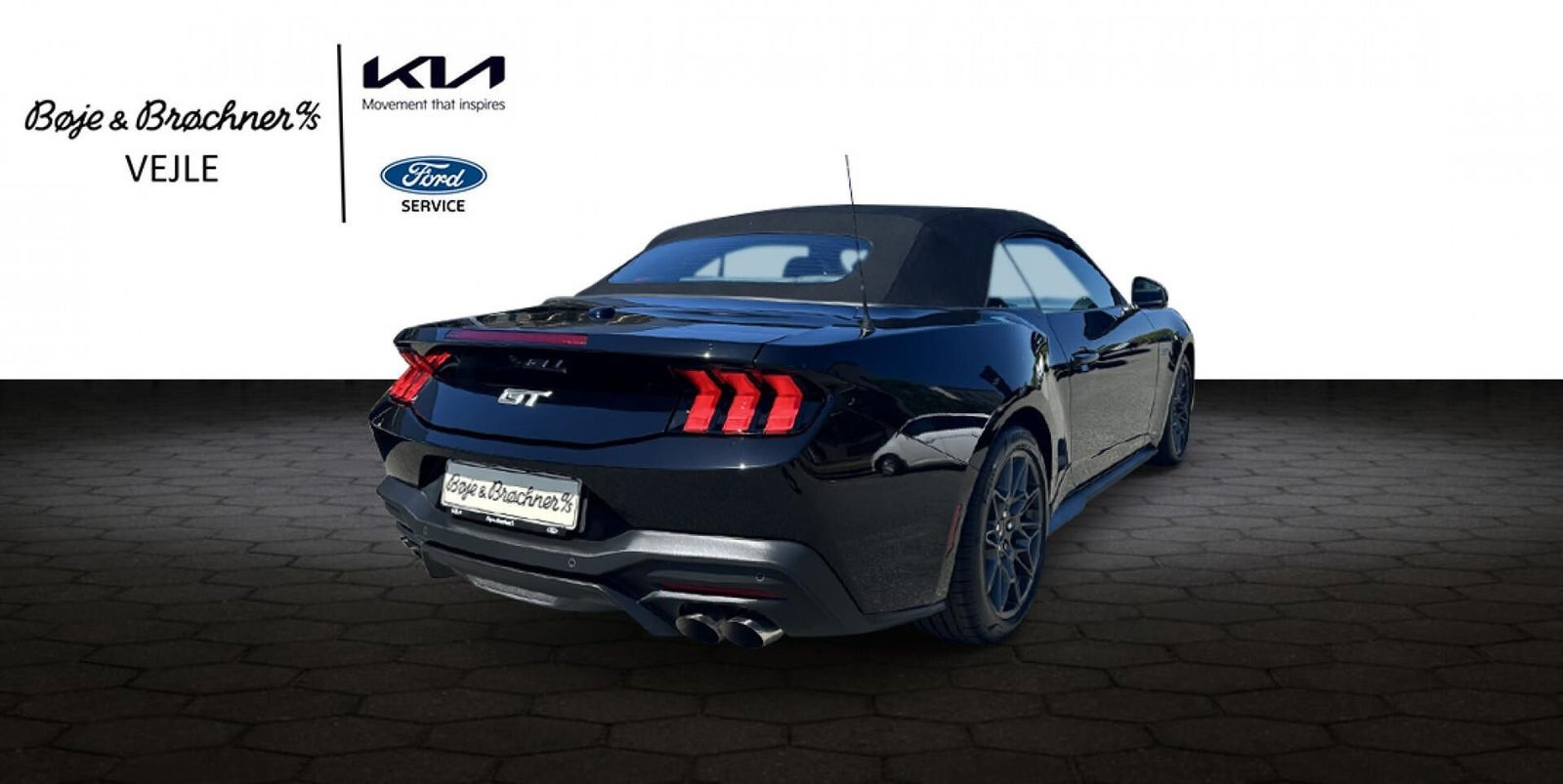 Sort Ford Mustang fra 2025