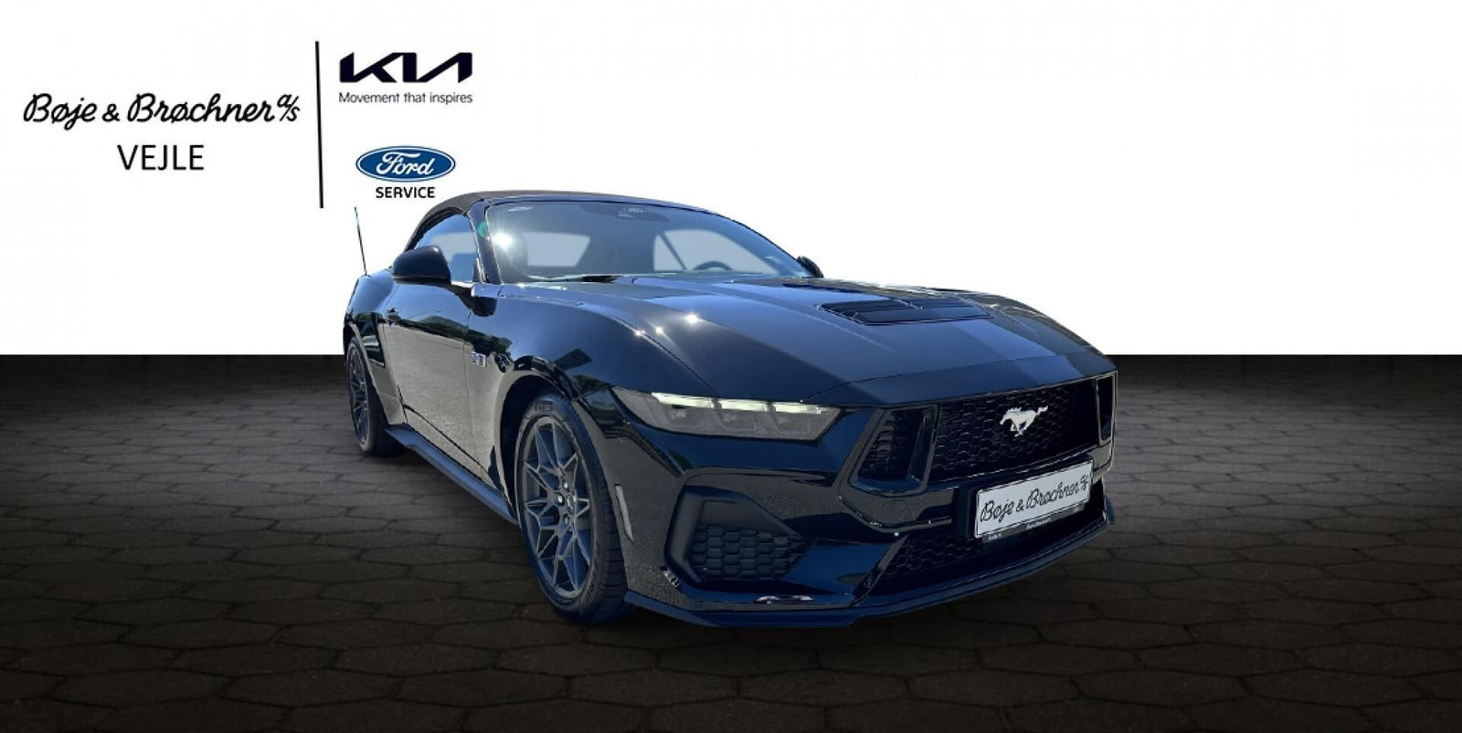 Sort Ford Mustang fra 2025