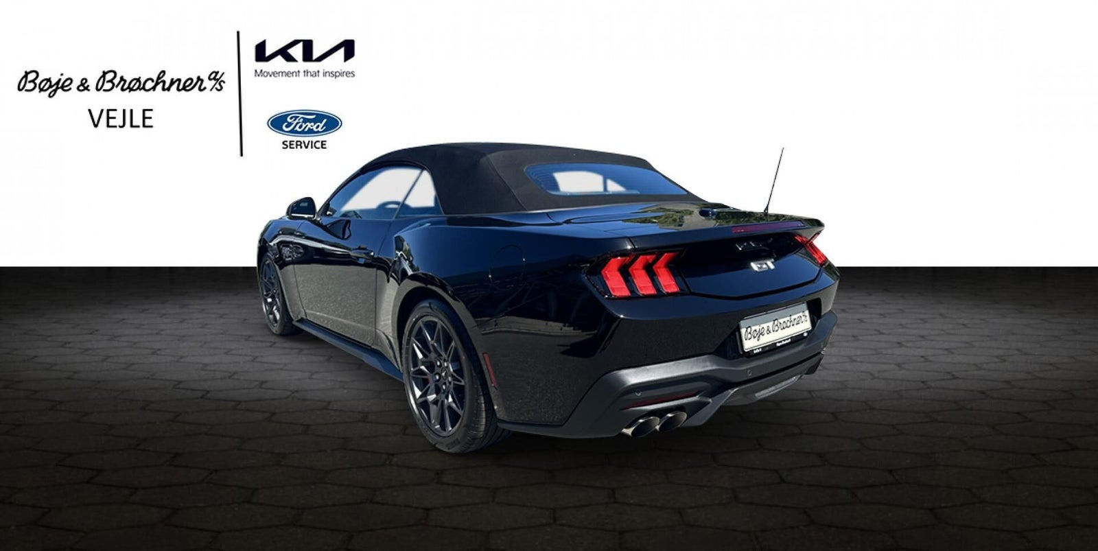 Sort Ford Mustang fra 2025