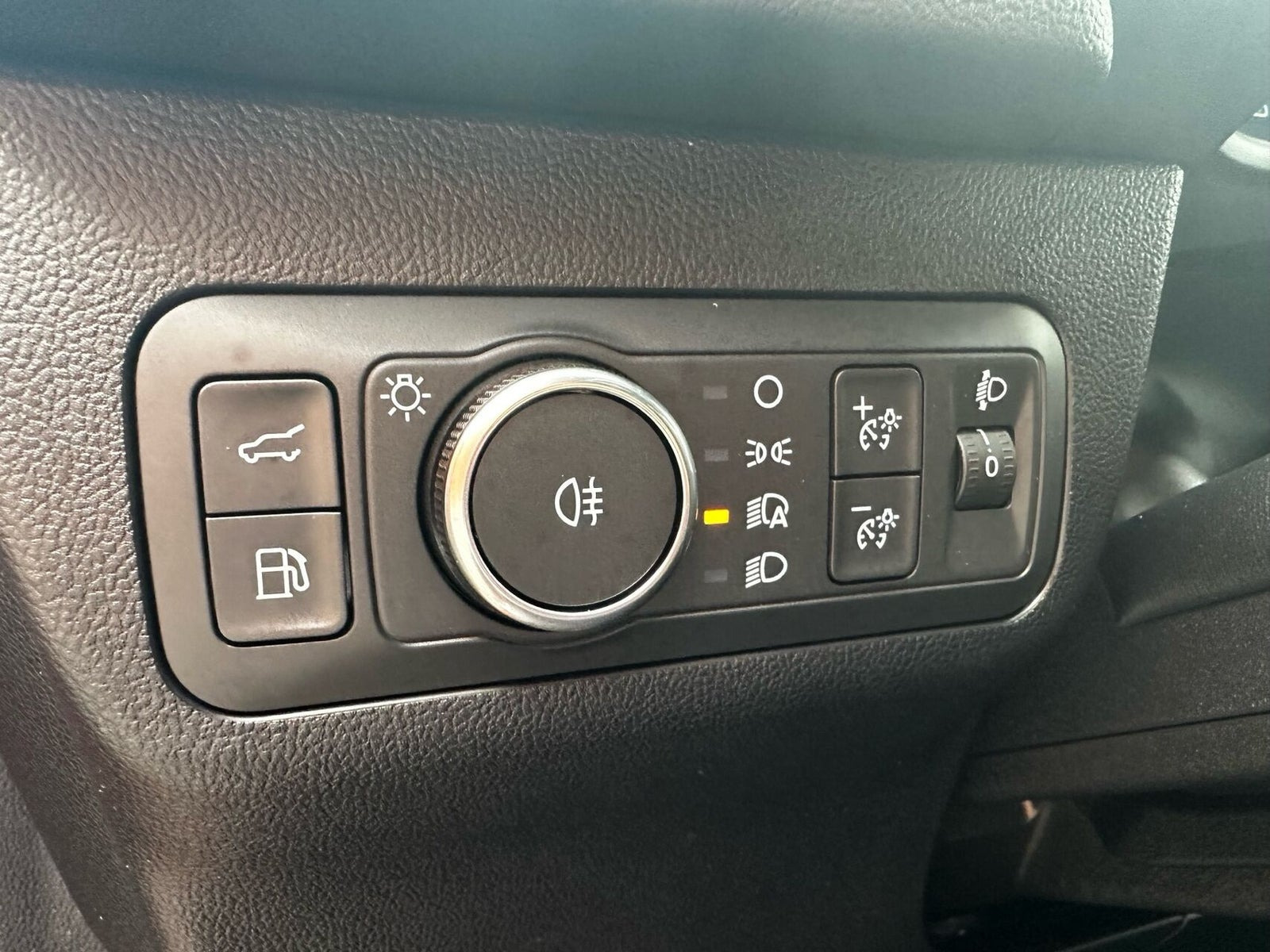 Beige Ford Kuga fra 2024