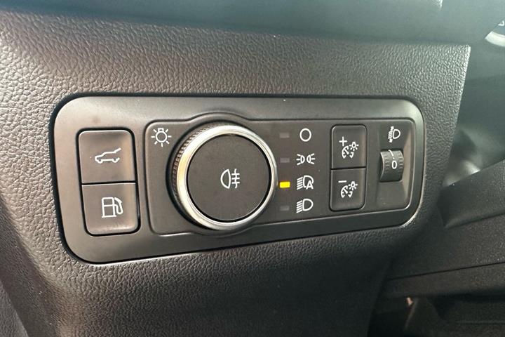 Beige Ford Kuga fra 2024