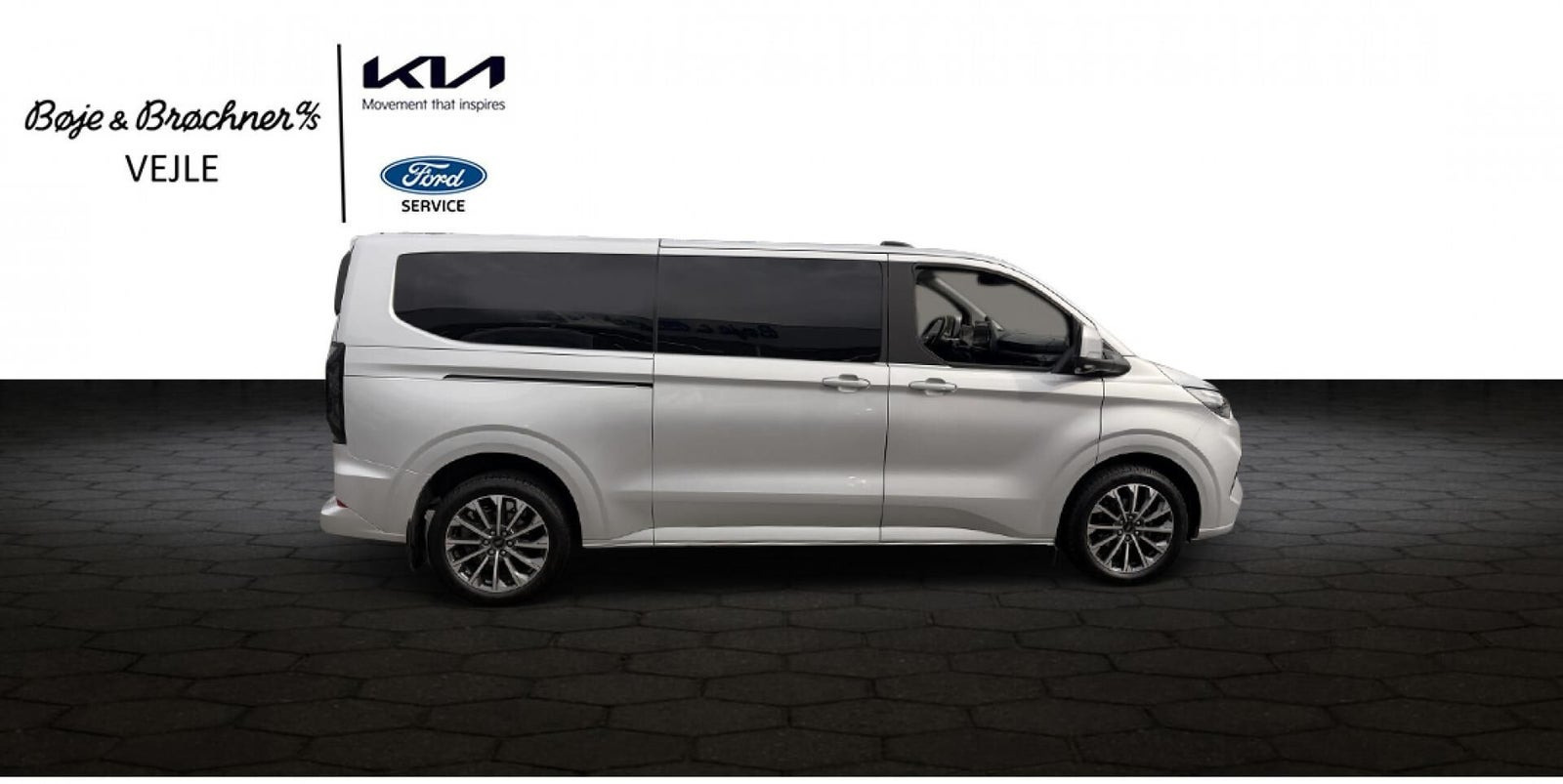 Grå Ford Tourneo Custom 320 L2 fra 2026