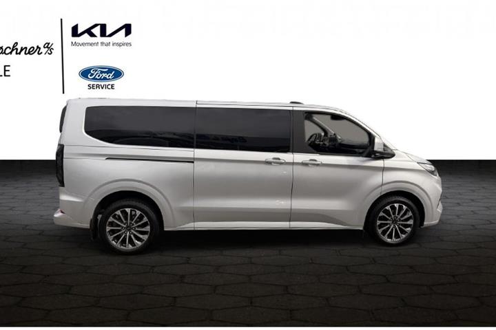 Grå Ford Tourneo Custom 320 L2 fra 2026