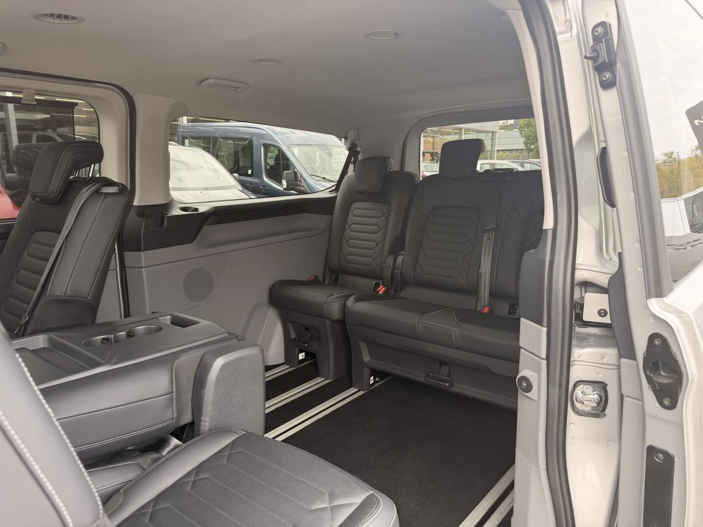 Grå Ford Tourneo Custom 320 L2 fra 2026