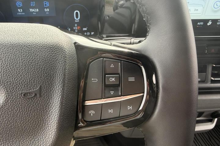 Grå Ford Tourneo Custom 320 L2 fra 2026