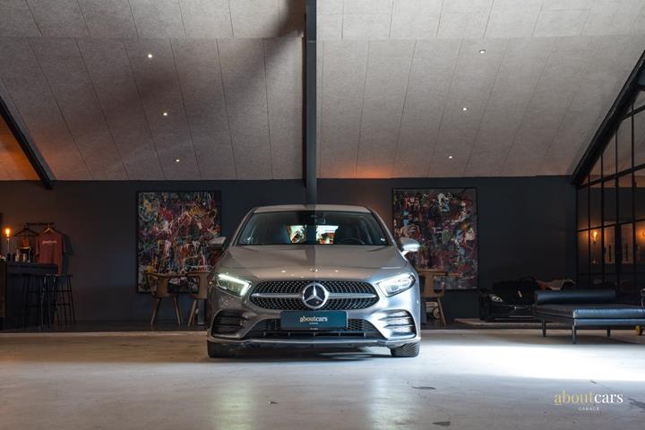 Grå Mercedes A200 fra 2020