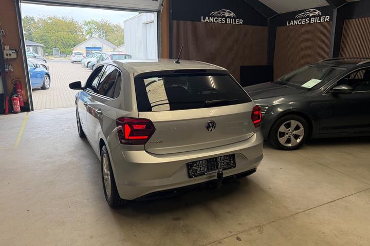 Sølv VW Polo fra 2019