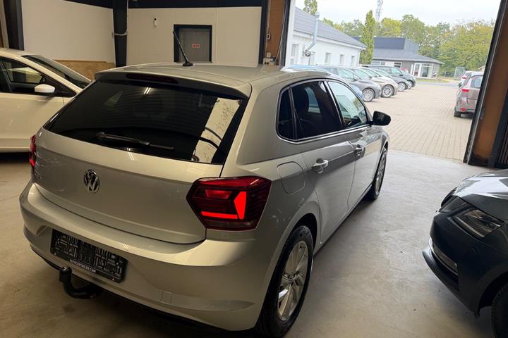 Sølv VW Polo fra 2019