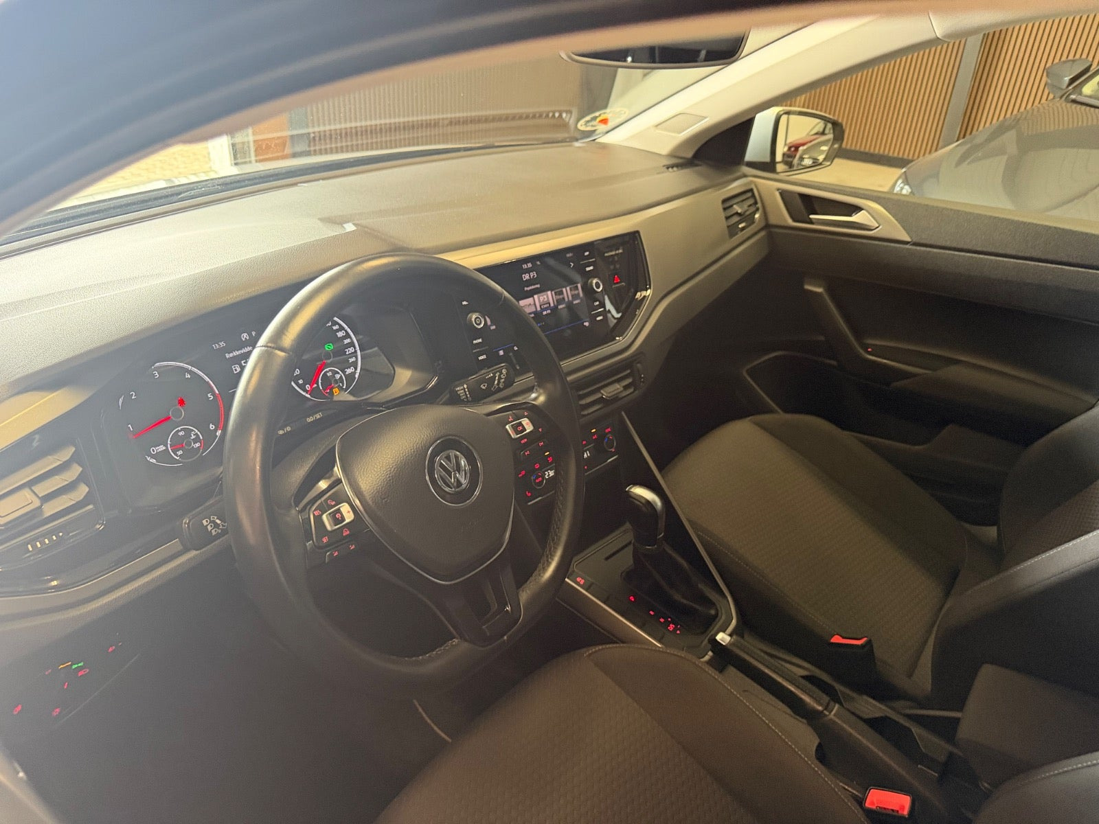 Sølv VW Polo fra 2019
