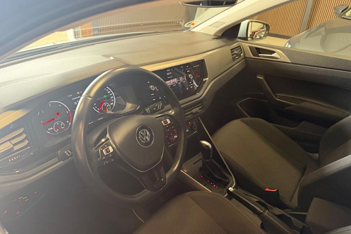 Sølv VW Polo fra 2019