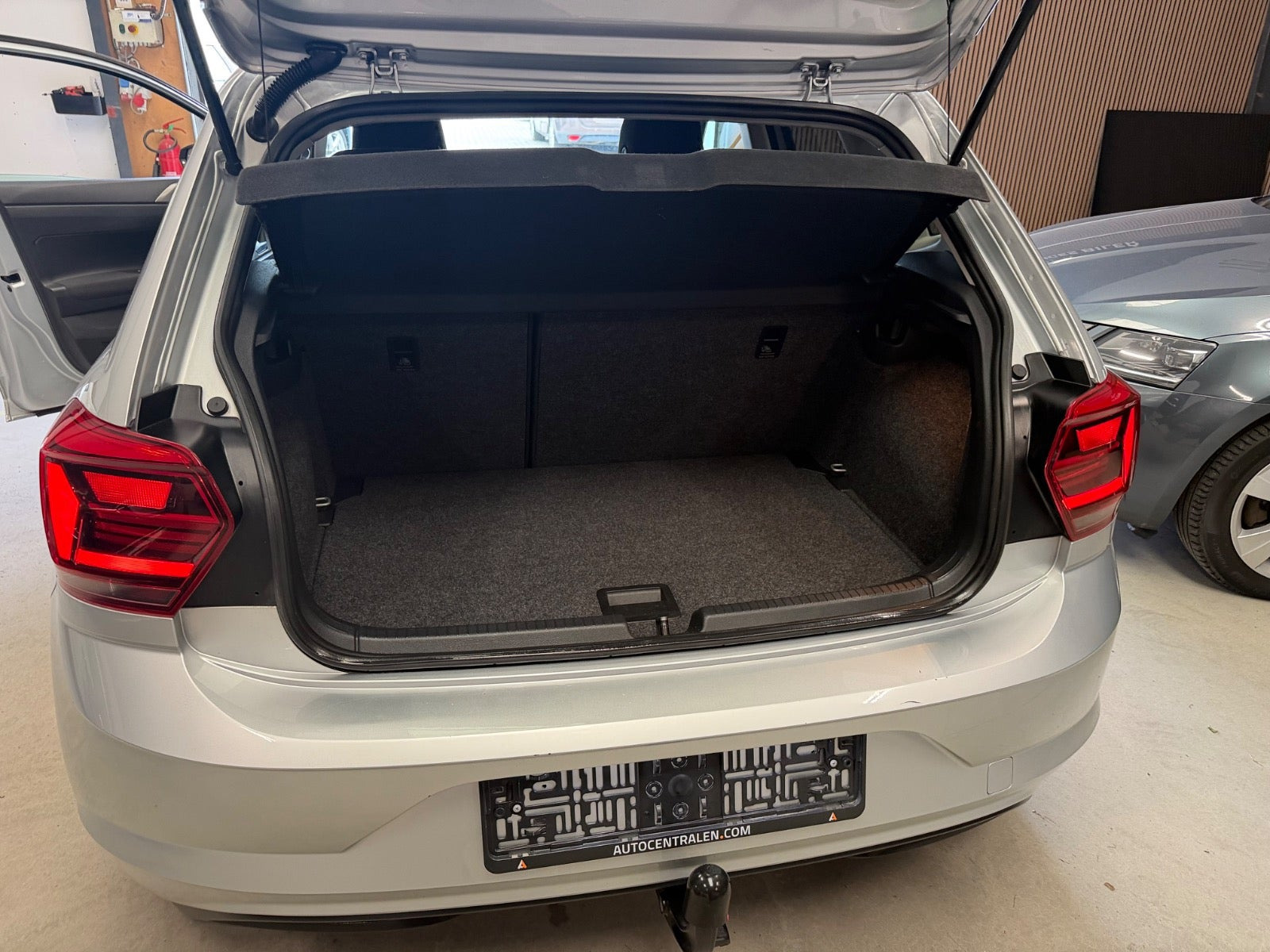 Sølv VW Polo fra 2019