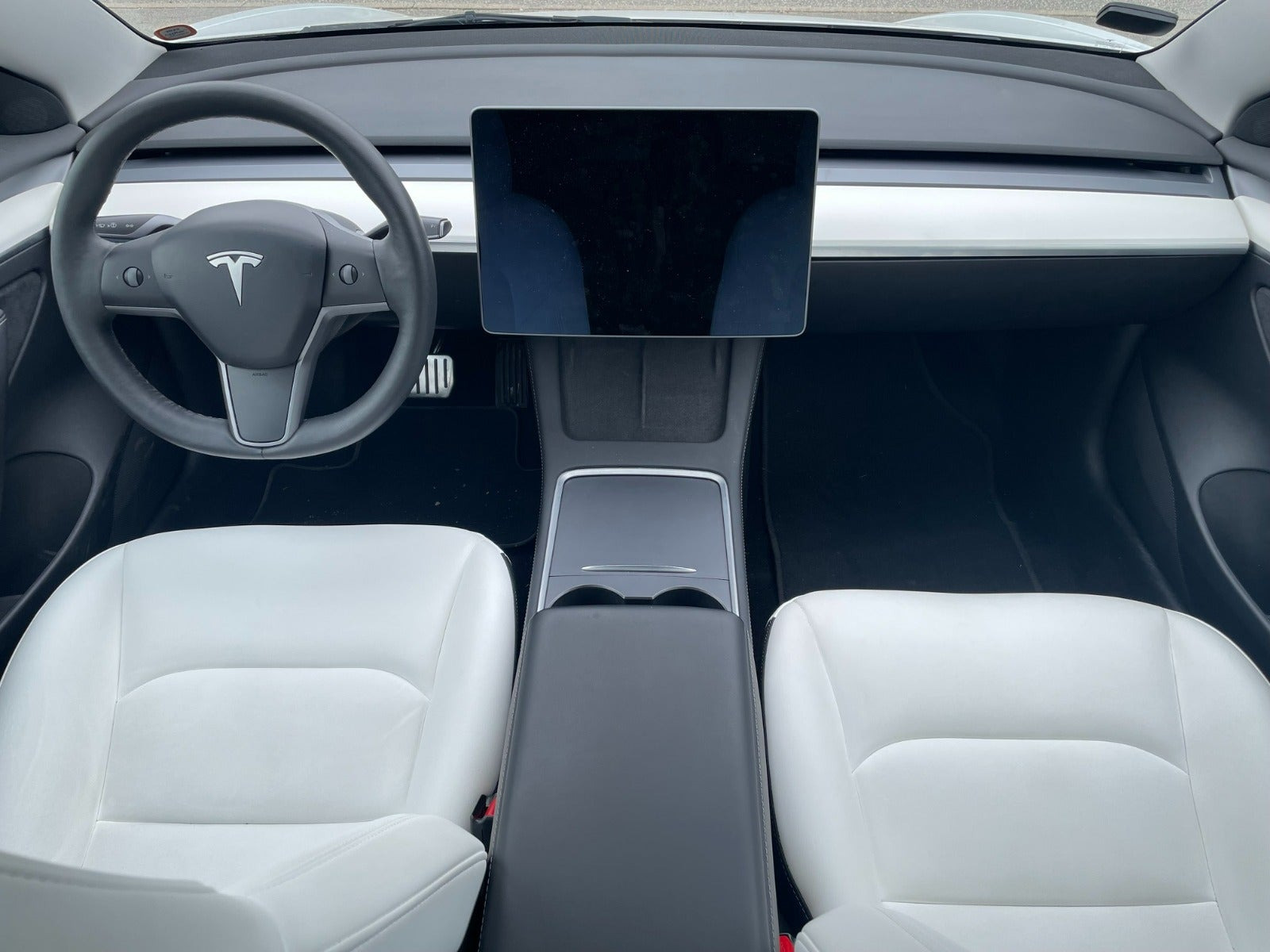 Hvid Tesla Model 3 fra 2021