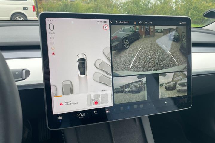 Hvid Tesla Model 3 fra 2021