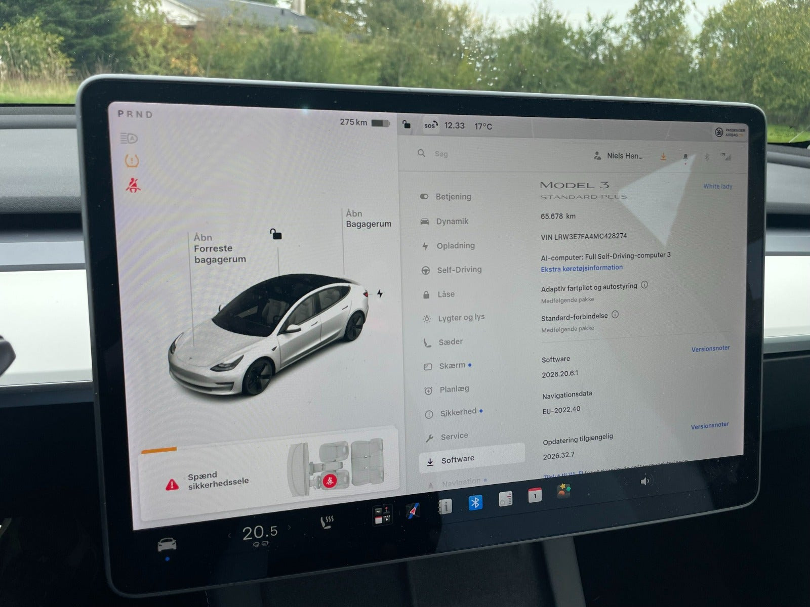 Hvid Tesla Model 3 fra 2021