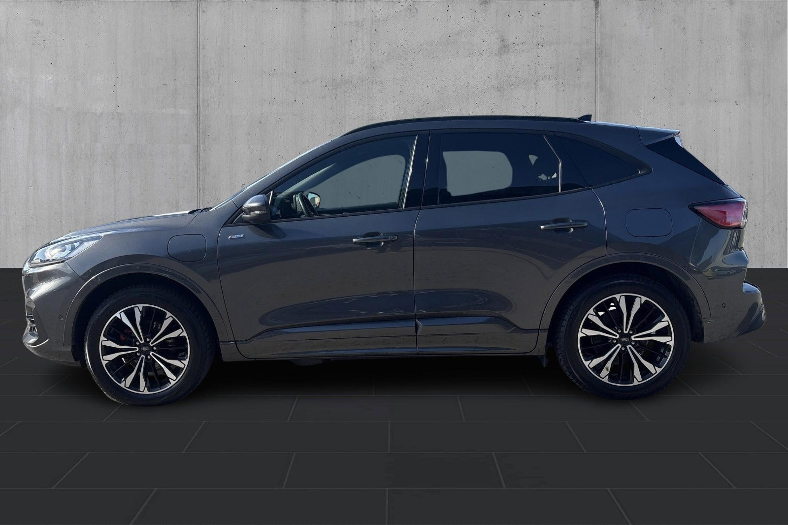 Grå Ford Kuga fra 2022