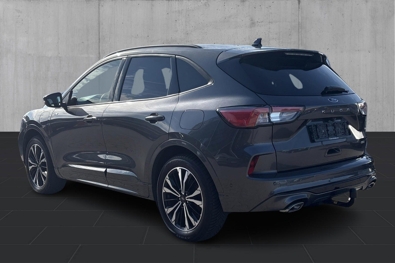Grå Ford Kuga fra 2022