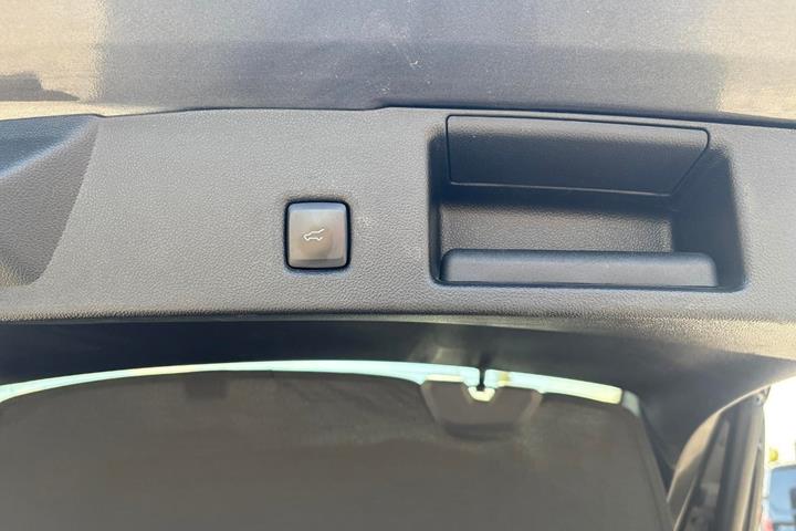 Grå Ford Kuga fra 2022