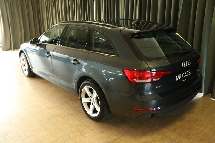 Grøn Audi A4 fra 2017