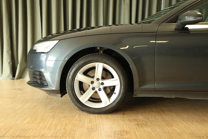 Grøn Audi A4 fra 2017