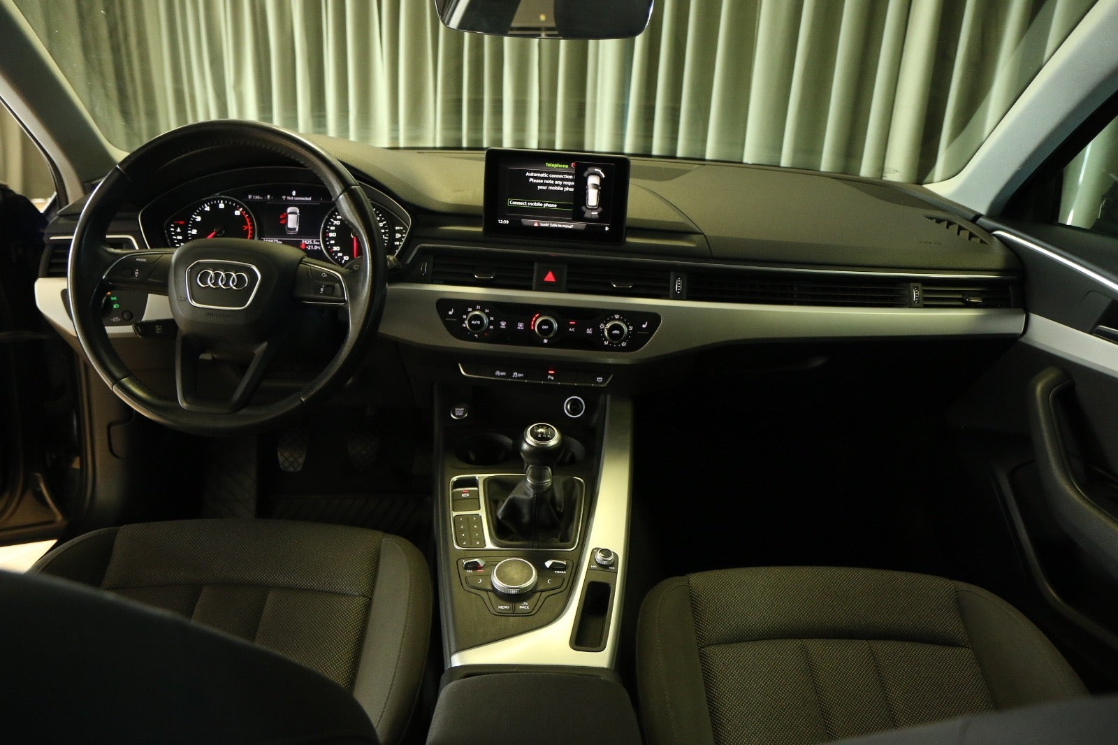 Grøn Audi A4 fra 2017