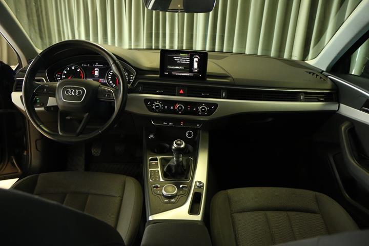 Grøn Audi A4 fra 2017