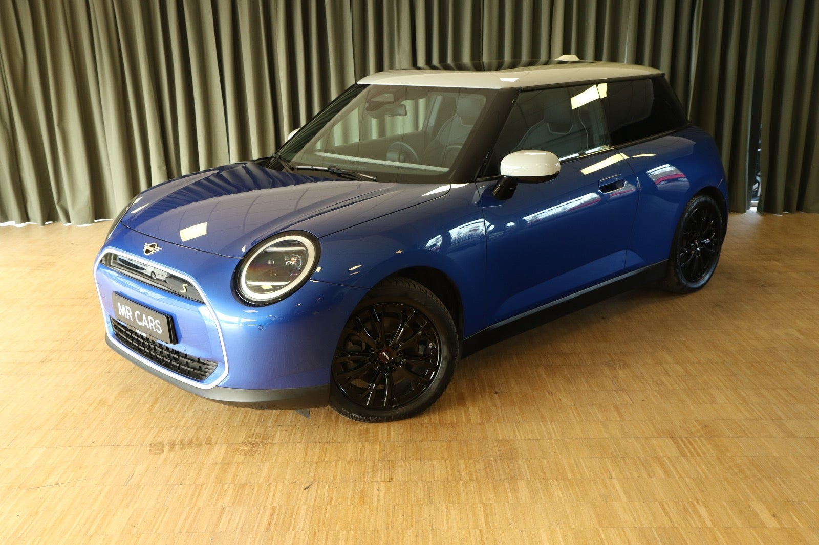 Mini Cooper SE Favoured Trim M
