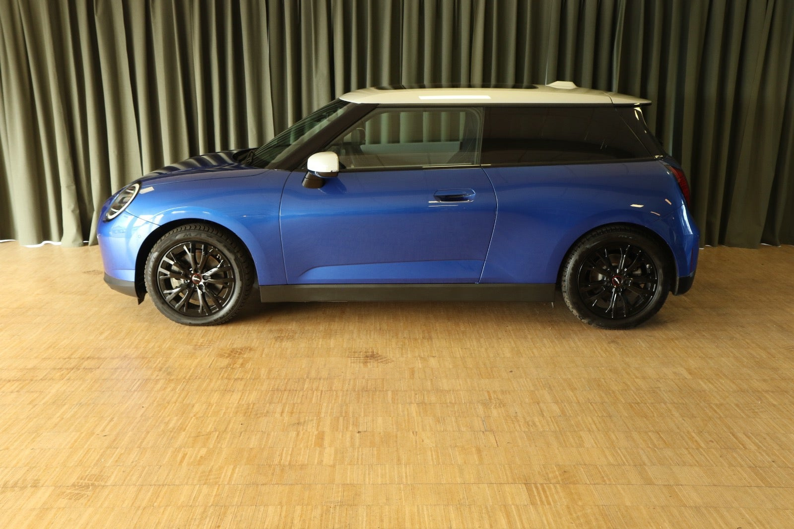Blå Mini Cooper SE fra 2025