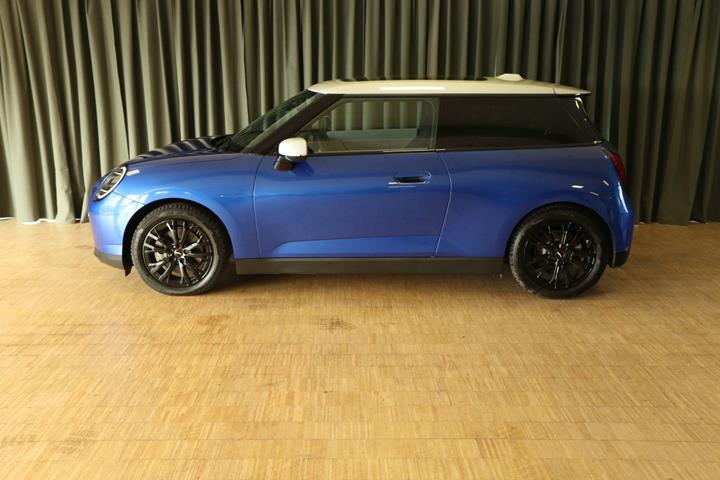 Blå Mini Cooper SE fra 2025