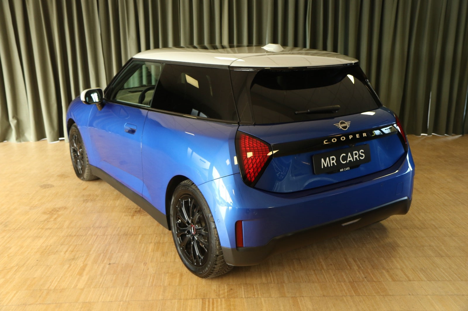 Blå Mini Cooper SE fra 2025