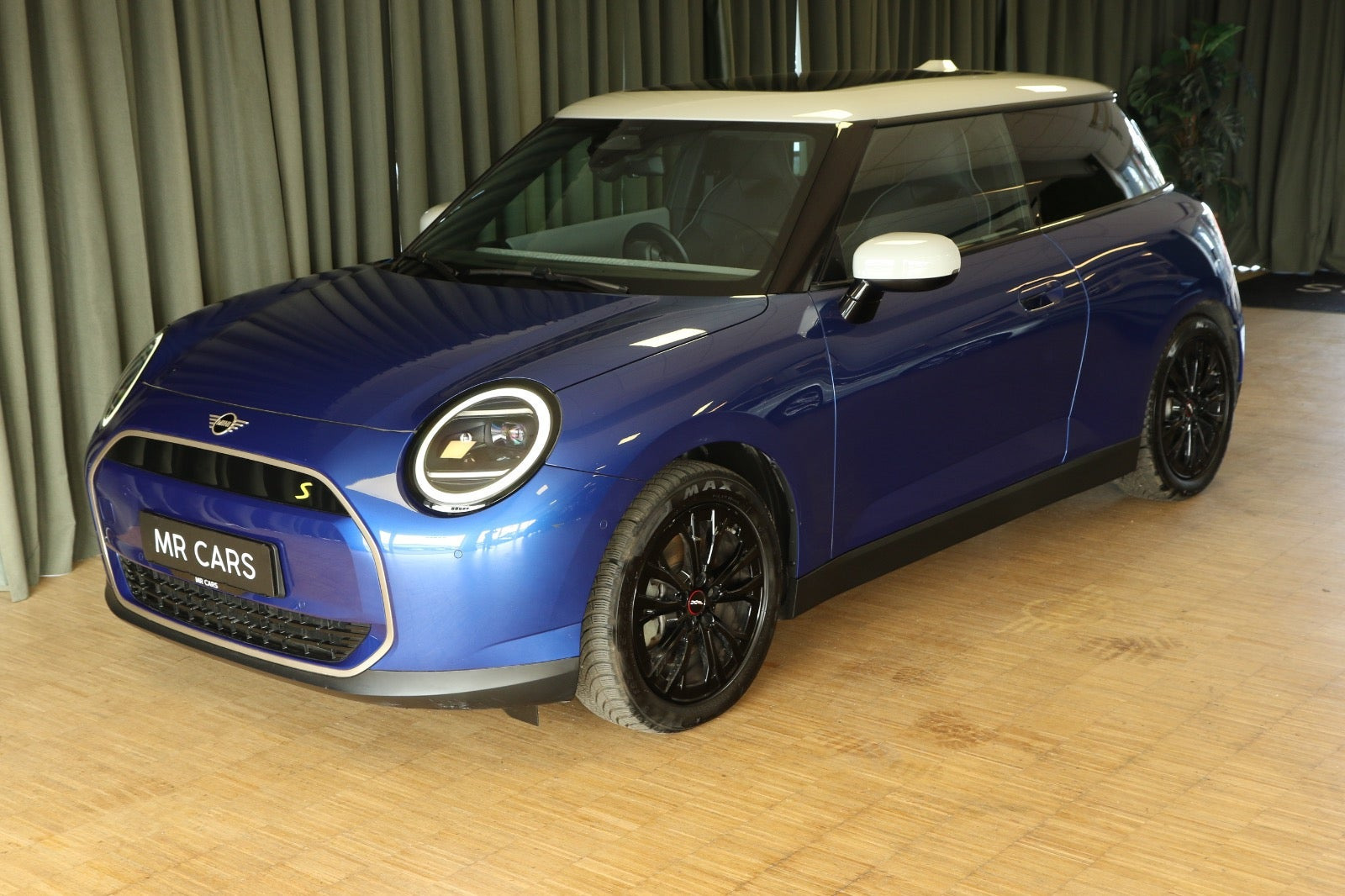 Blå Mini Cooper SE fra 2025